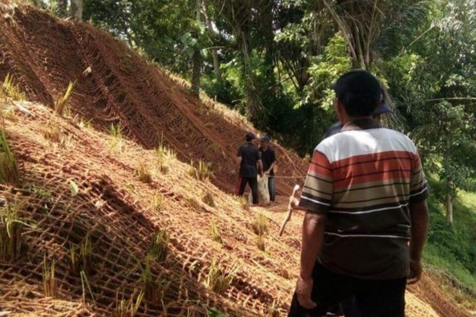 Cocomesh untuk pengendalian abrasi sungai